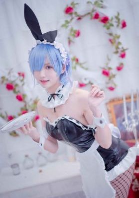 爆操白丝美女_4K在线观看视频
